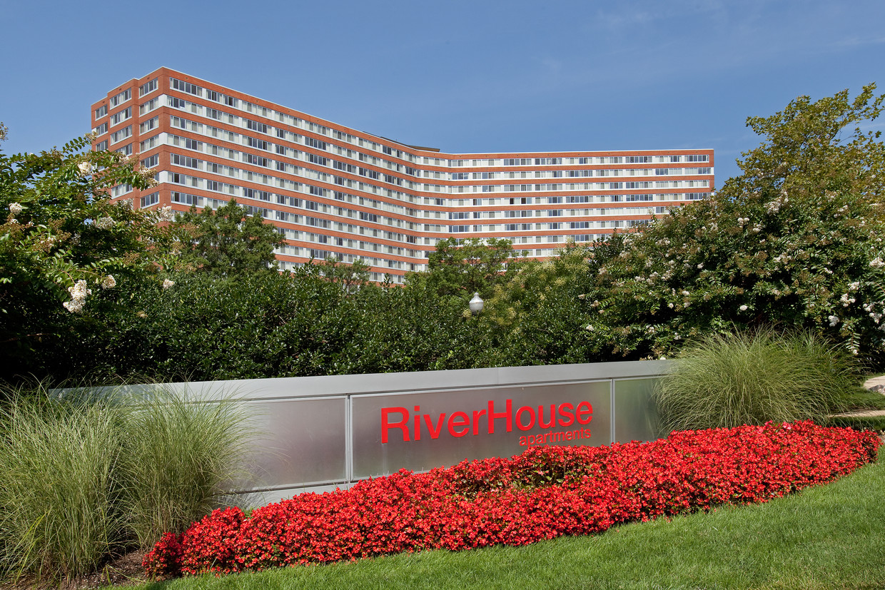 riverhouse-arlington-va-primary-photo.jpg