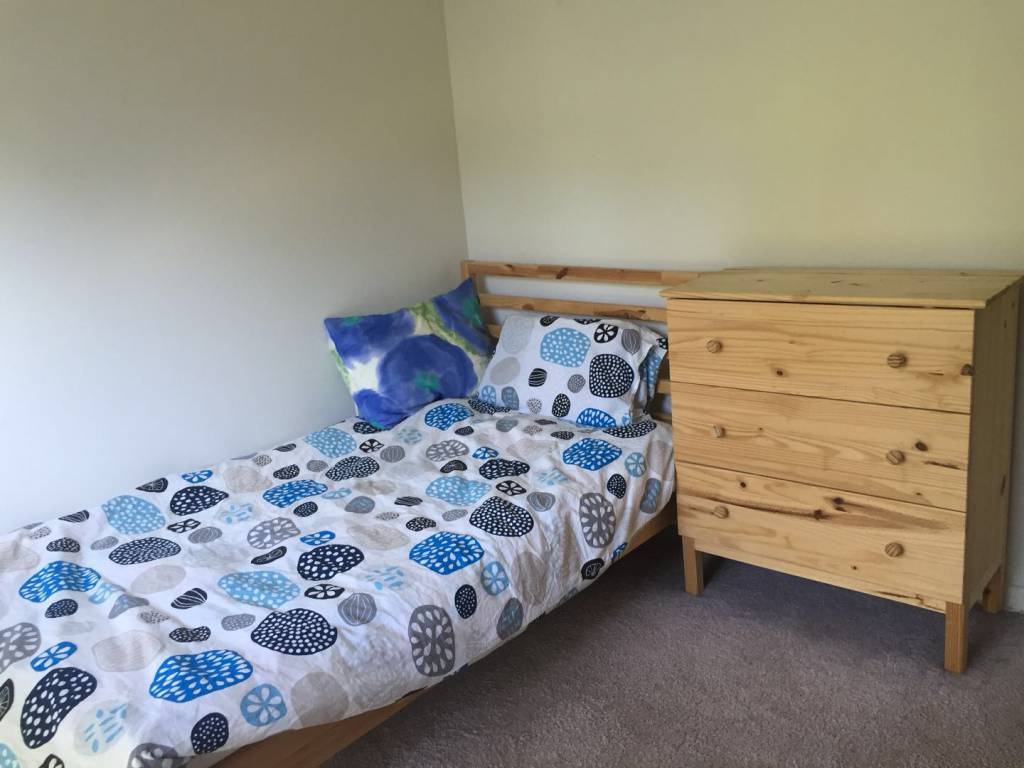 bed2.jpg