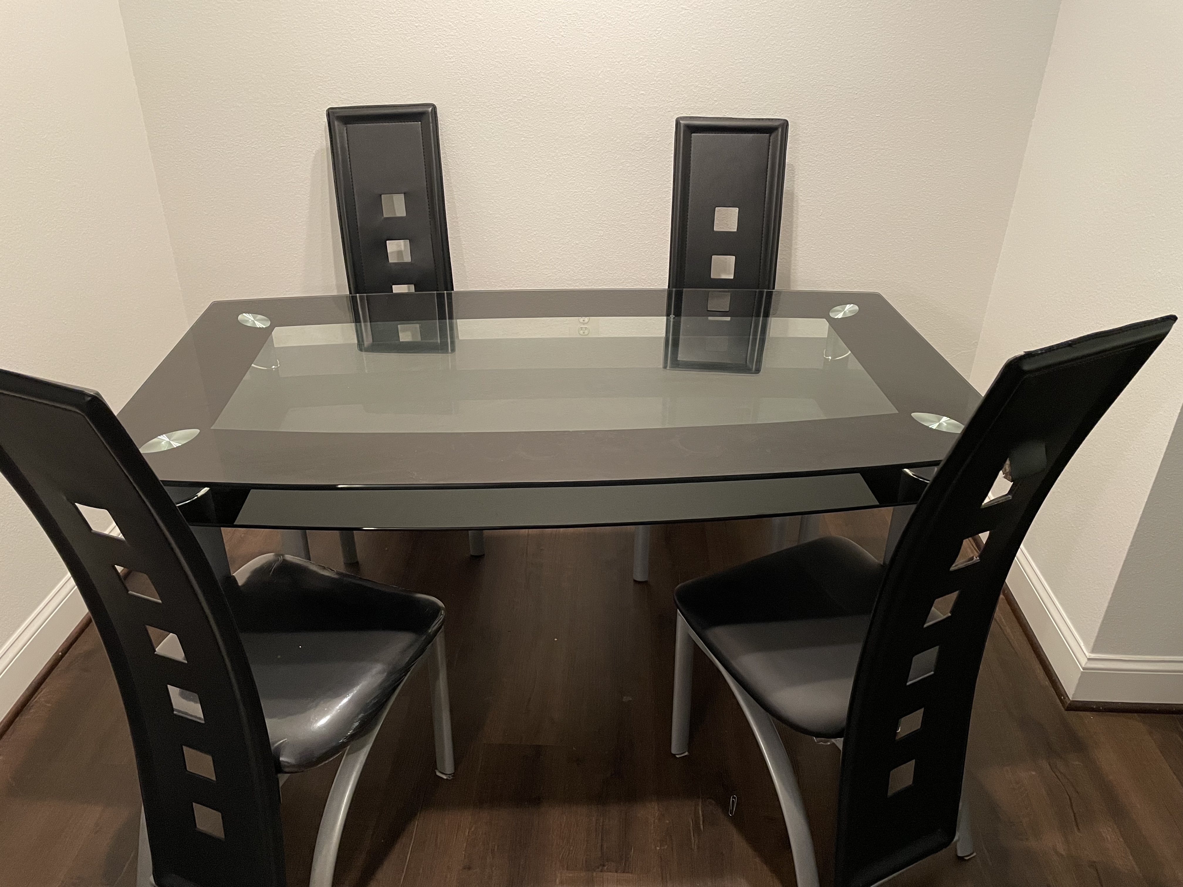 tablechair1.jpg