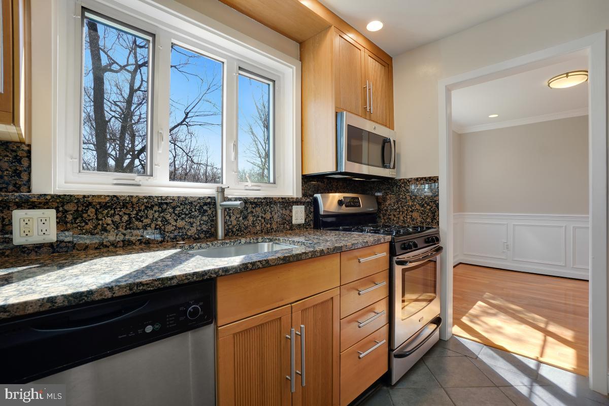 kitchen 2.jpg