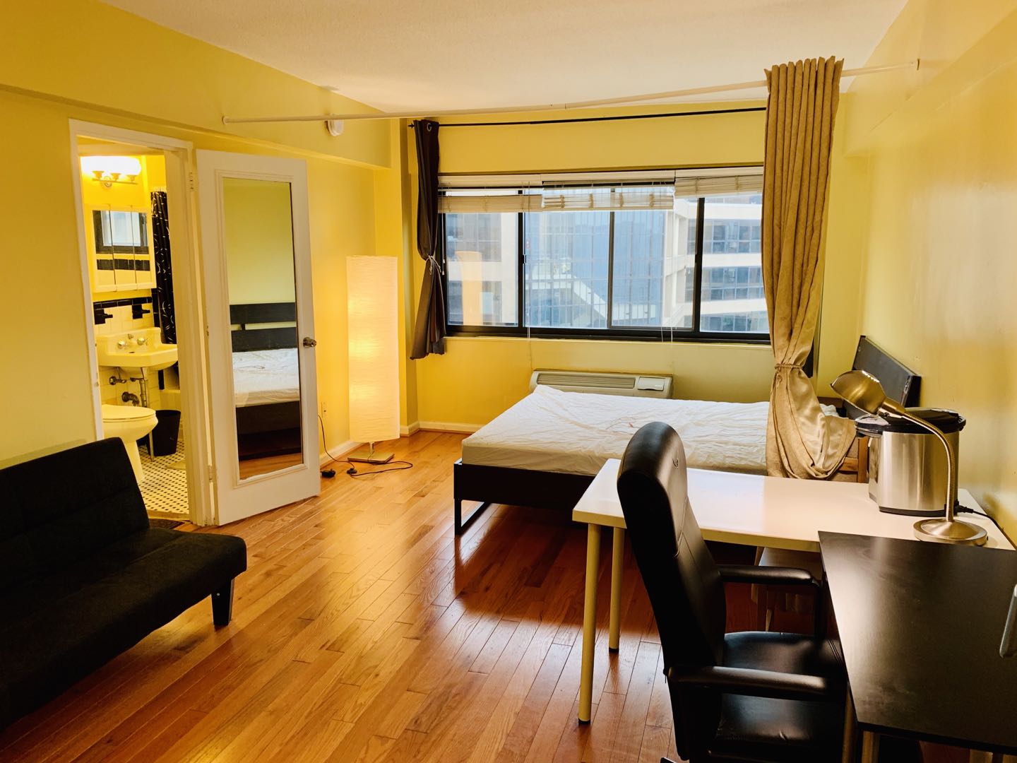 main room.jpg