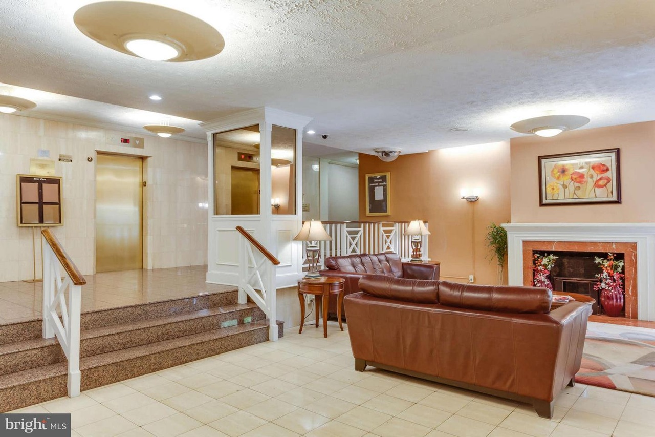 lobby1.jpg