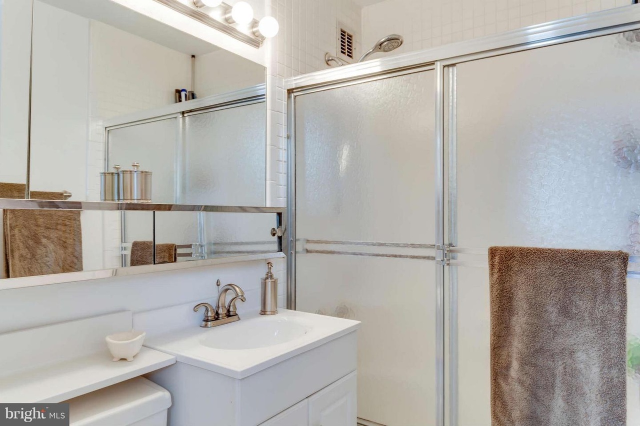 bathroom1.jpg