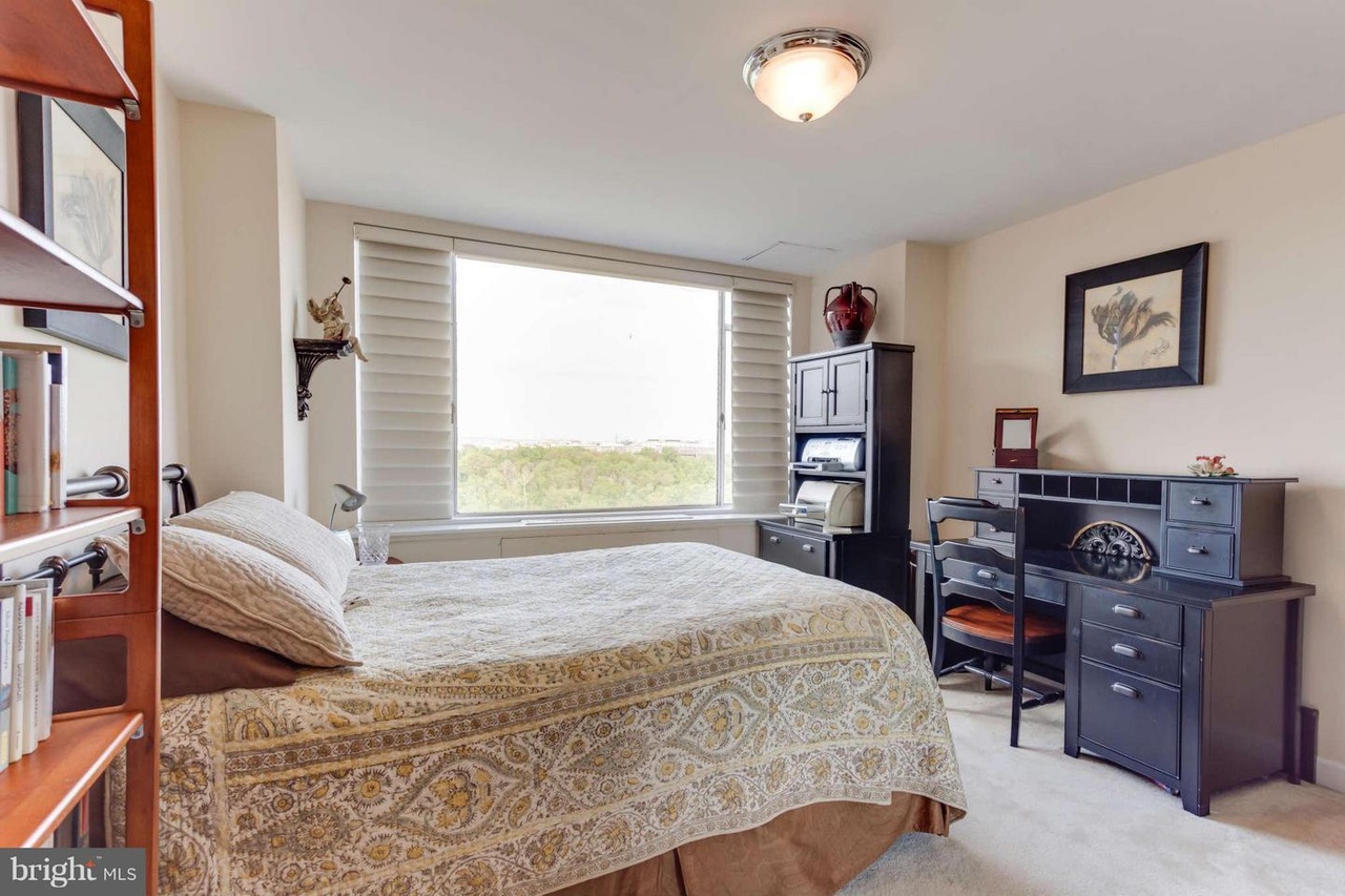 bedroom1.jpg